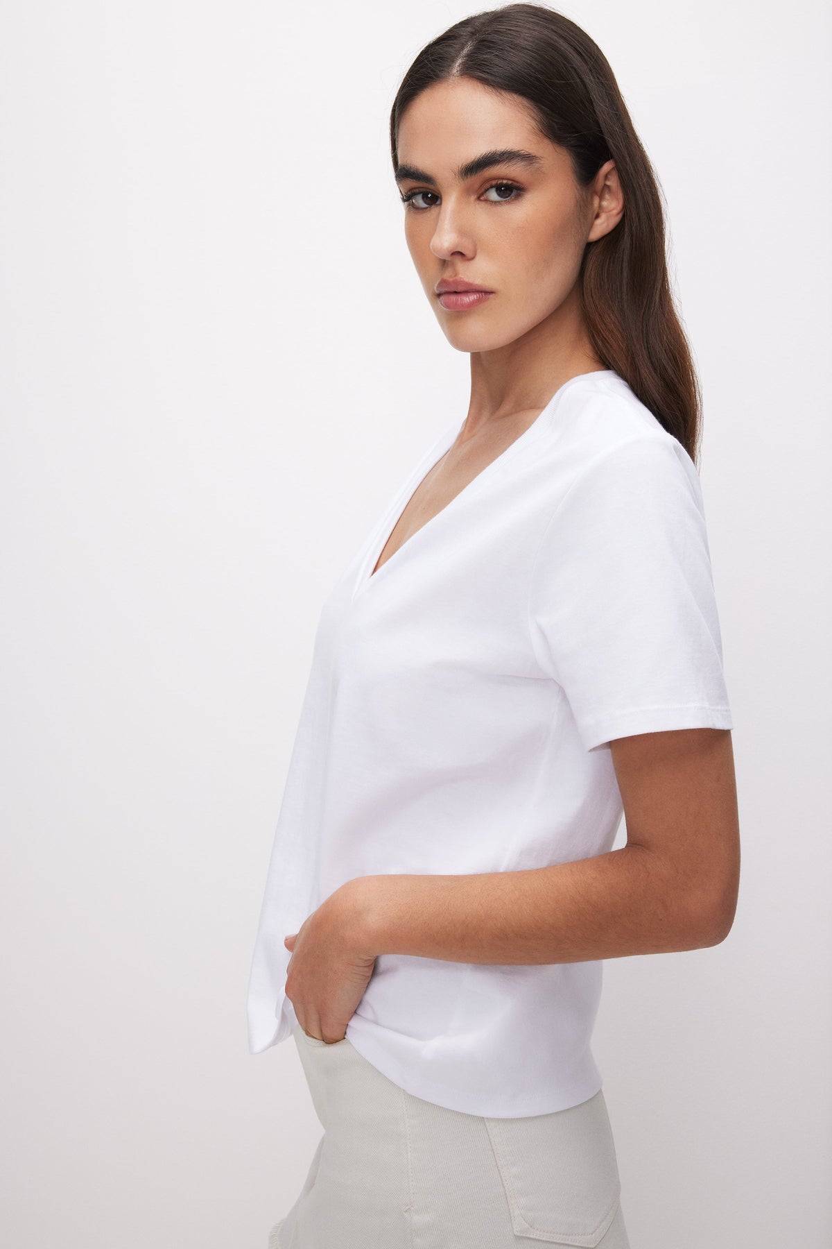Luxury COTTON CLASSIC V-NECK TEE WHITE001