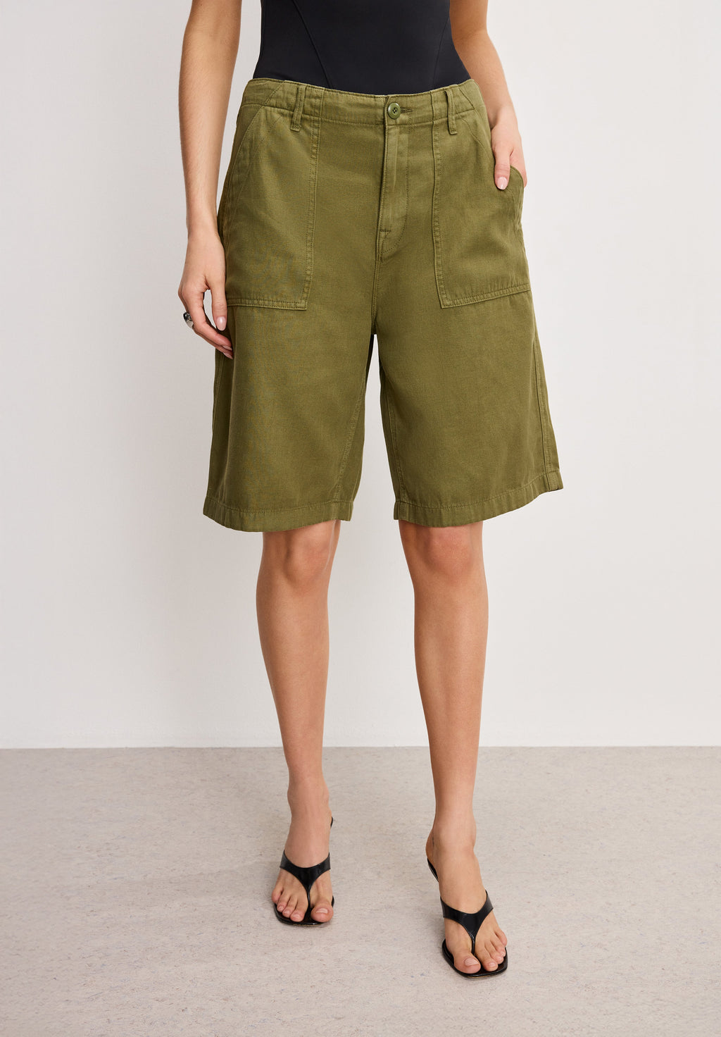 Luxury LITE LINEN BERMUDA SHORT MARTINI OLIVE002