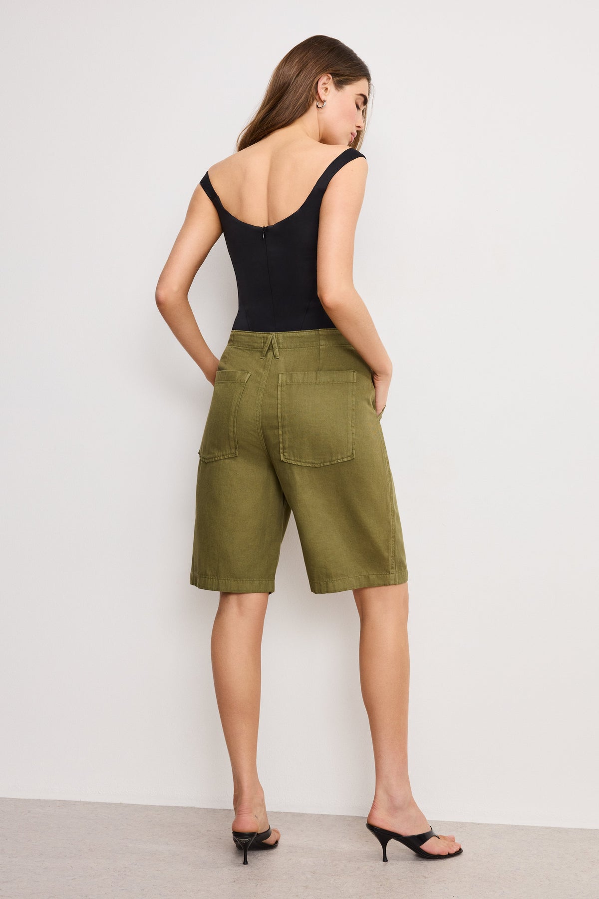 Luxury LITE LINEN BERMUDA SHORT MARTINI OLIVE002