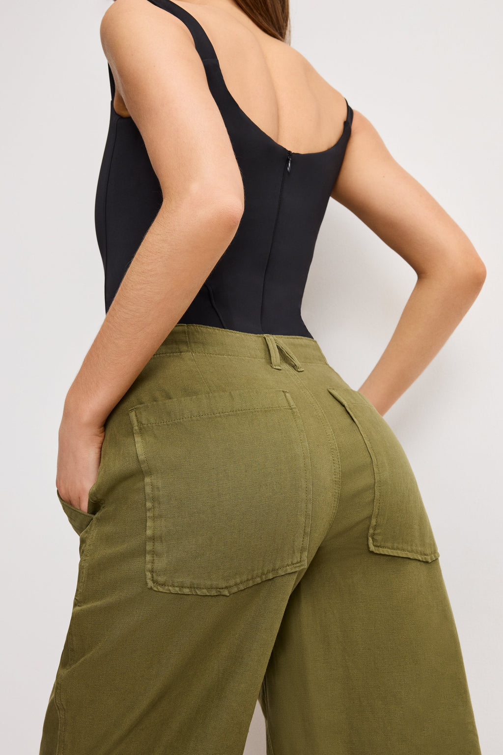 Luxury LITE LINEN BERMUDA SHORT MARTINI OLIVE002