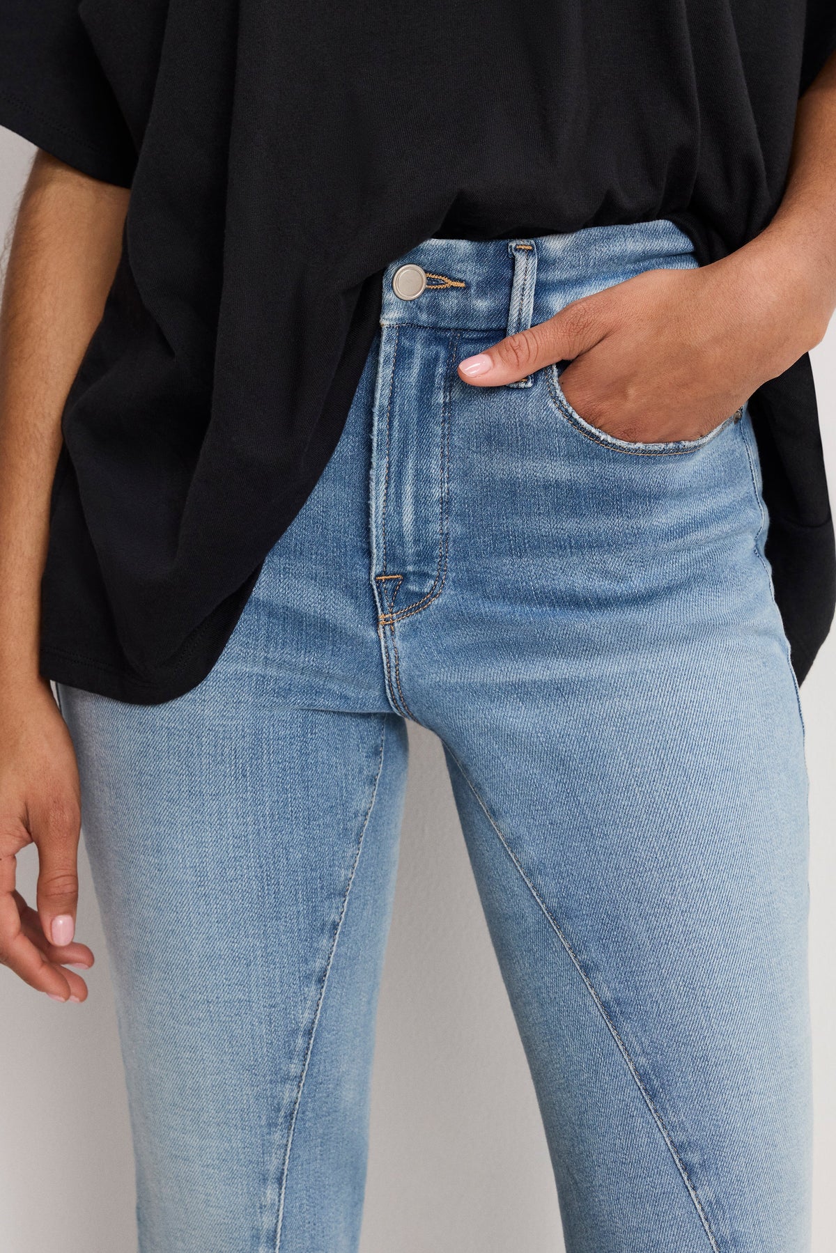 Luxury SOFT TECH GOOD LEGS FLARE JEANS INDIGO995