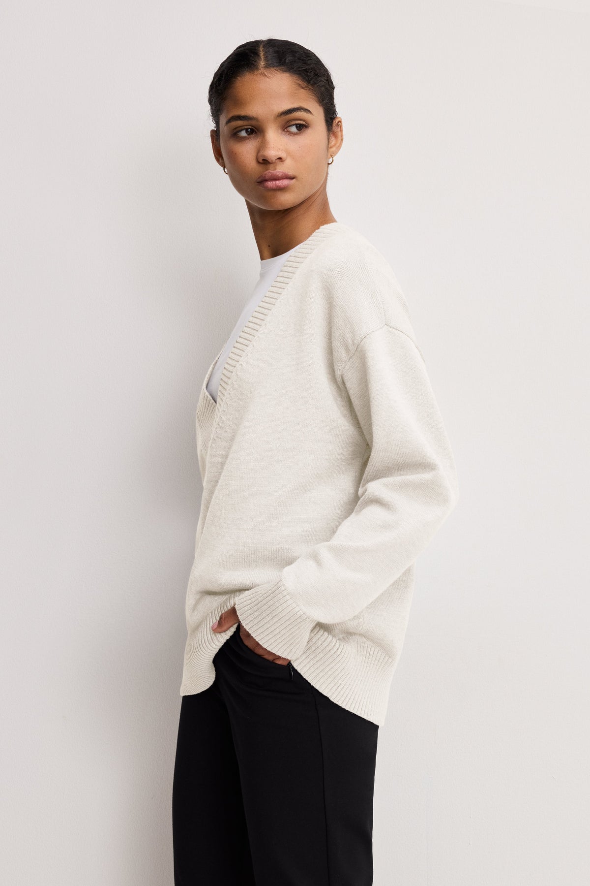 Luxury DEEP V KNIT SWEATER VANILLA001