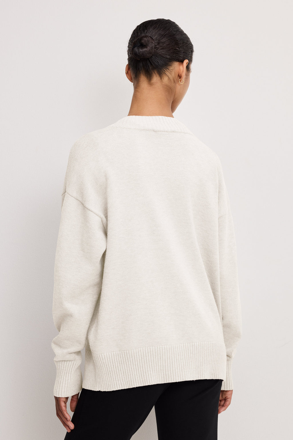 Luxury DEEP V KNIT SWEATER VANILLA001