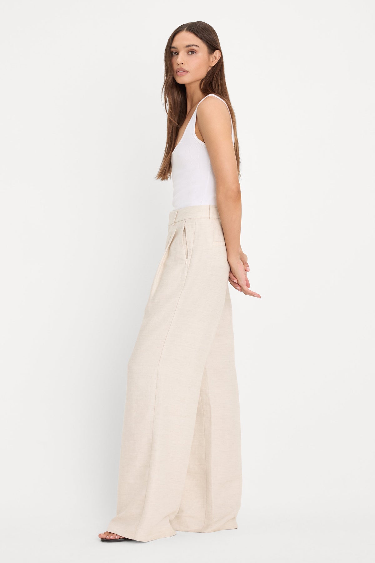 Luxury THE RELAXED LINEN TROUSER OAT
