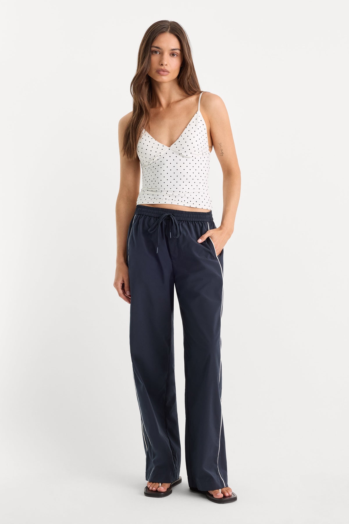 Luxury THE WEIGHTLESS SCULPTING MODERN TANK MINI DOT WHITE