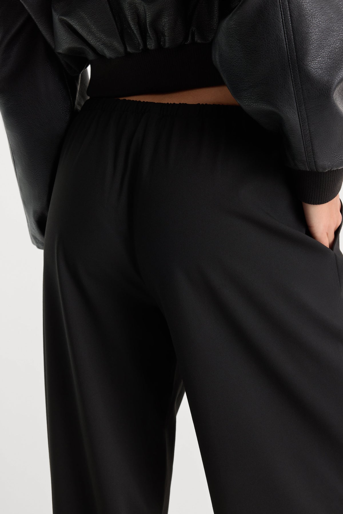 Luxury THE PULL ON TROUSER BLACK001