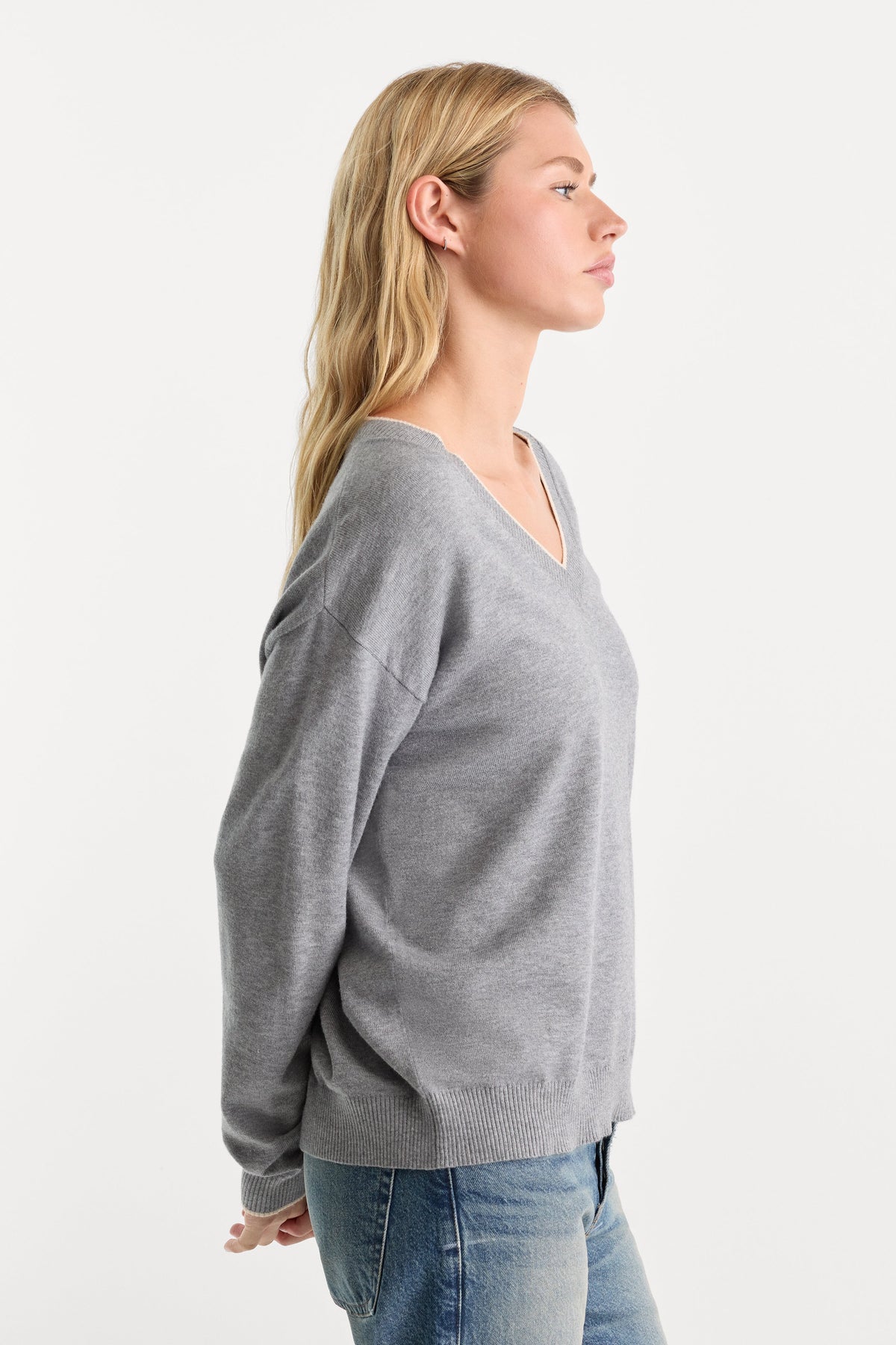 Luxury THE COZY V NECK SWEATER HEATHER GREY001