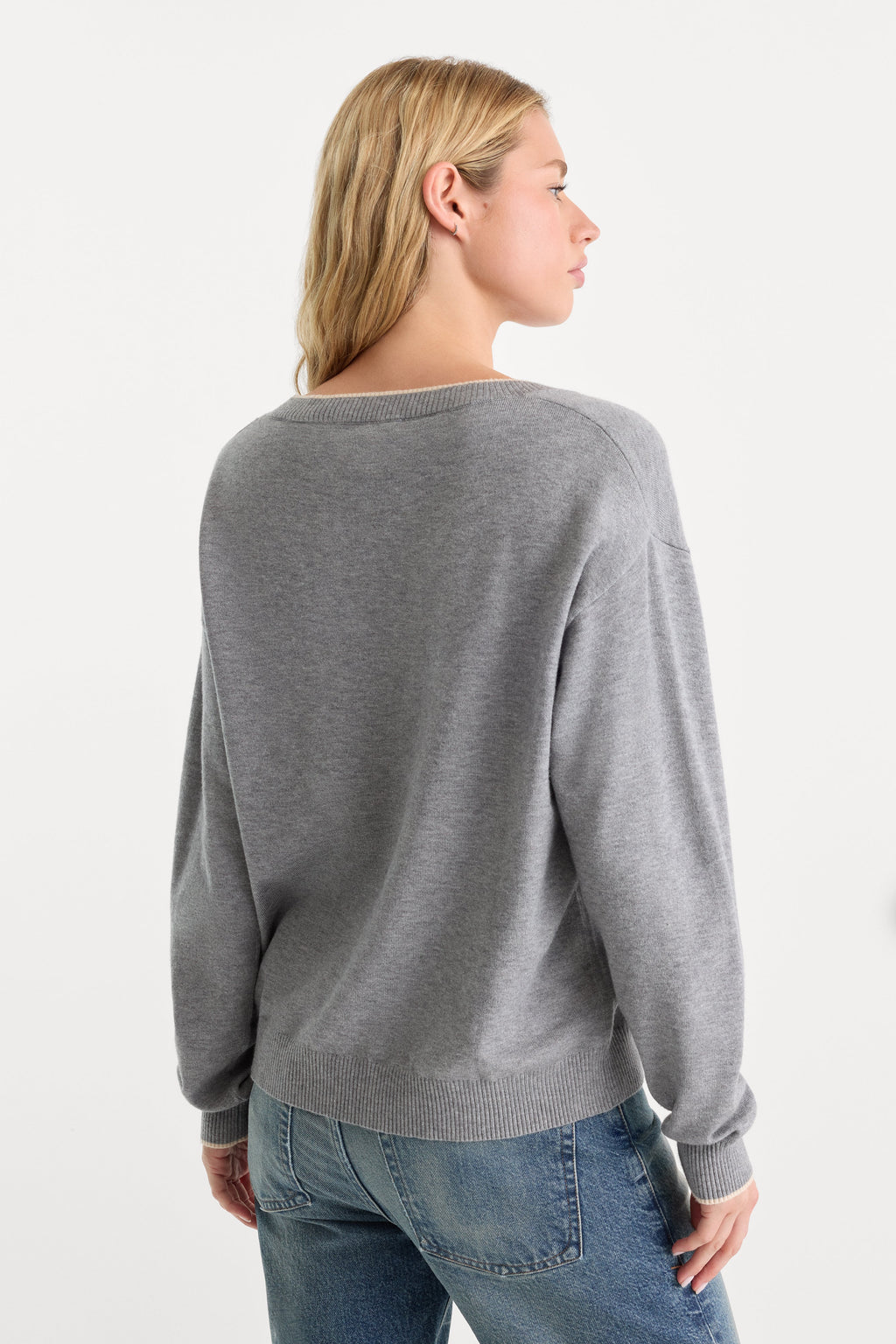 Luxury THE COZY V NECK SWEATER HEATHER GREY001