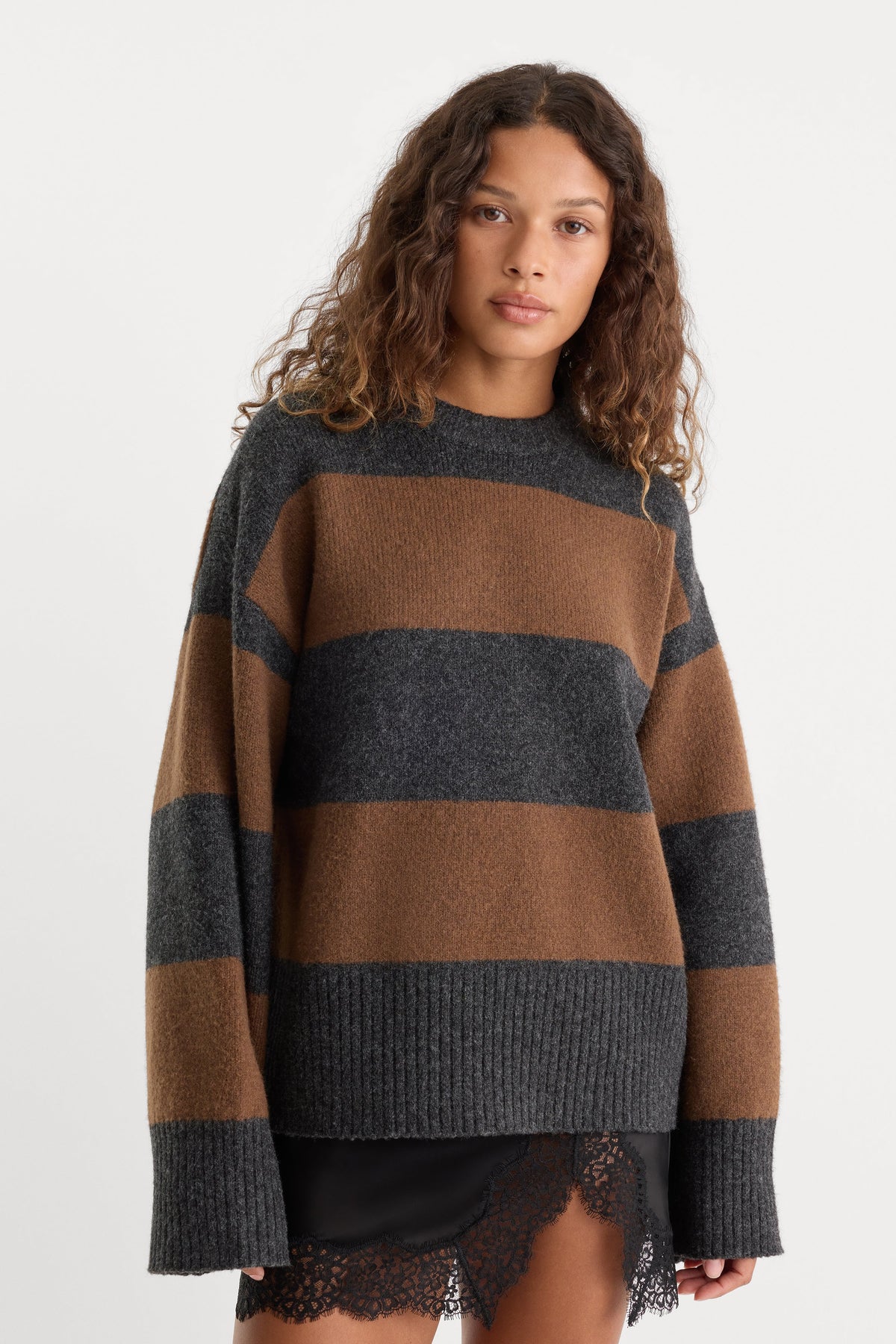 Luxury THE OVERSIZED CREW SWEATER CHARCOAL BROWN STRIPE