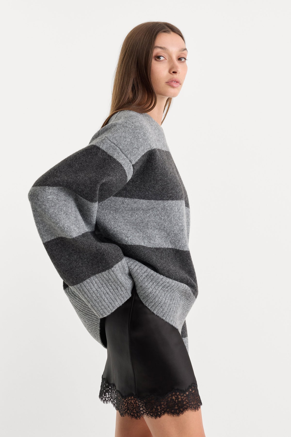 Luxury THE OVERSIZED CREW SWEATER GREY MELANGE STRIPE