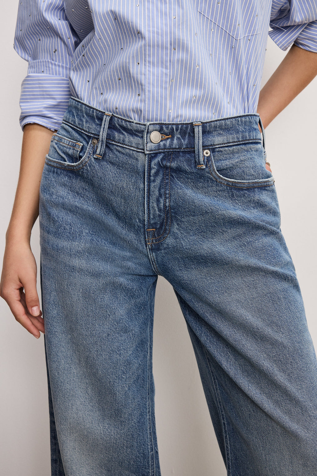 Luxury GOOD EASE PETITE RELAXED JEANS INDIGO575