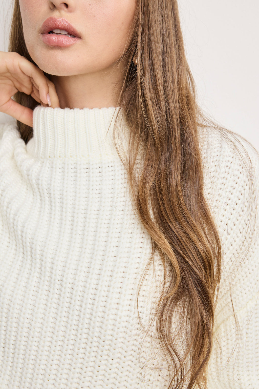 Luxury CHUNKY KNIT MOCK NECK SWEATER IVORY003