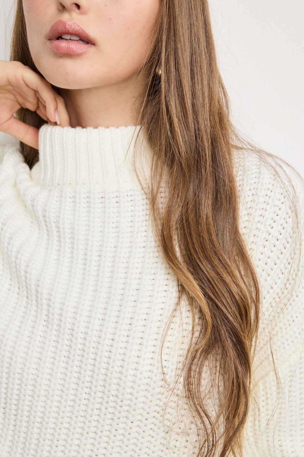 Luxury CHUNKY KNIT MOCK NECK SWEATER IVORY003